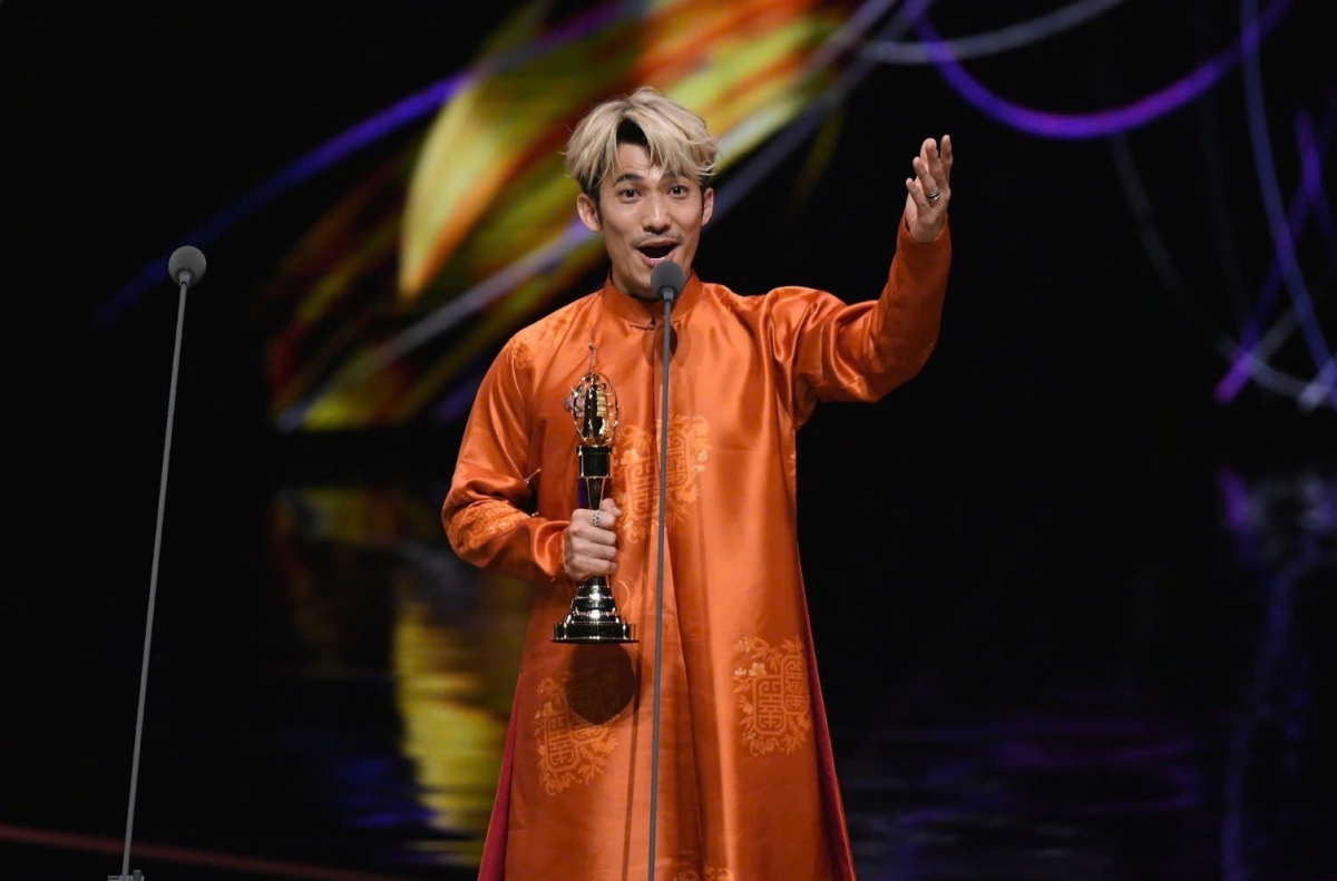 Vietnamese actor grabs Asian headlines after winning Golden Bell Award